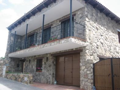 Muy bonita casa de pueblo (6 habitaciones - 300 m²) en NAVAMORCUENDE (TOLEDO)