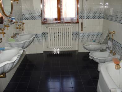Photo 3 - Bathroom