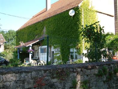 Sehr schöner Bauernhof (5 Zimmer - 190 m²) in BROYE AUBIGNEY MONTSEUGNY