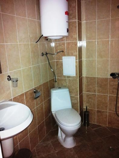 Photo 8 - Shower room