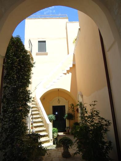 Photo 2 - Private courtyard