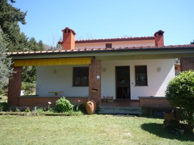 Schönes Landhaus (7 Zimmer - 130 m²) in VELLANO (PESCIA)