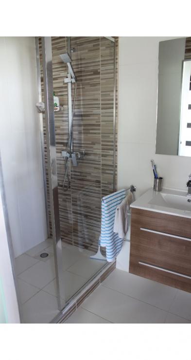 Photo 7 - Shower room