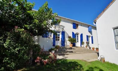 Superb farmhouse (9 rooms - 390 sqm) in ST NICOLAS DE LA GRAVE