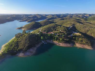 Magnificent hotel in SANTA CLARA A VELHA