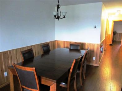 Photo 5 - Dining room