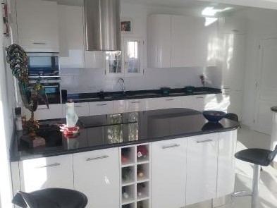 Photo 5 - Fitted and equipped kitchen