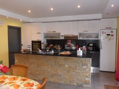 Photo 4 - Fitted and equipped kitchen