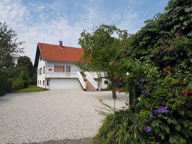 Anwesen (10 Zimmer - 398 m²) in DOLNJI LAKOS LENDAVA