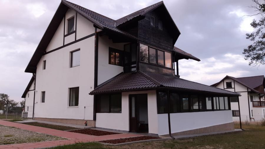 Fantastisches Ferienhaus (11 Zimmer - 274 m²) in BRAN