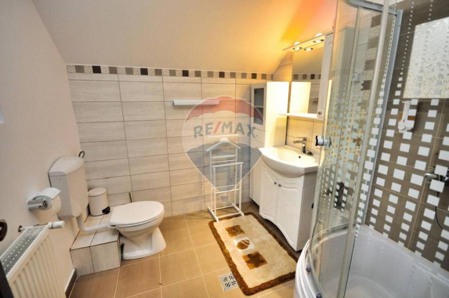 Photo 9 - Bathroom 2