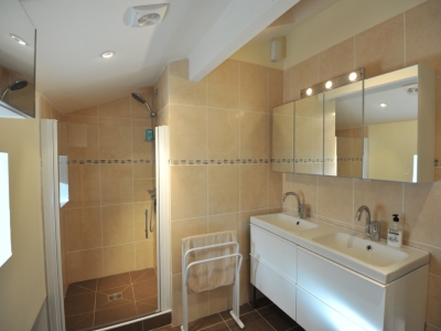 Photo 8 - Bathroom 1