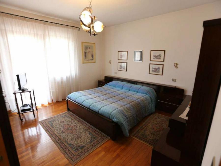 Photo 5 - Bedroom