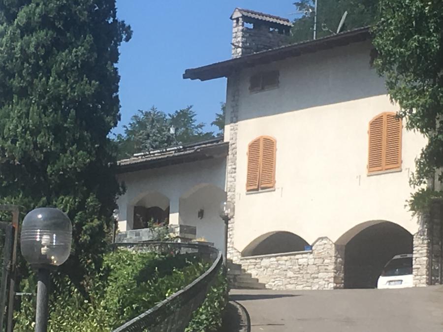 Sehr schöne Villa (13 Zimmer - 350 m²) in BAGNI DI LUCCA 