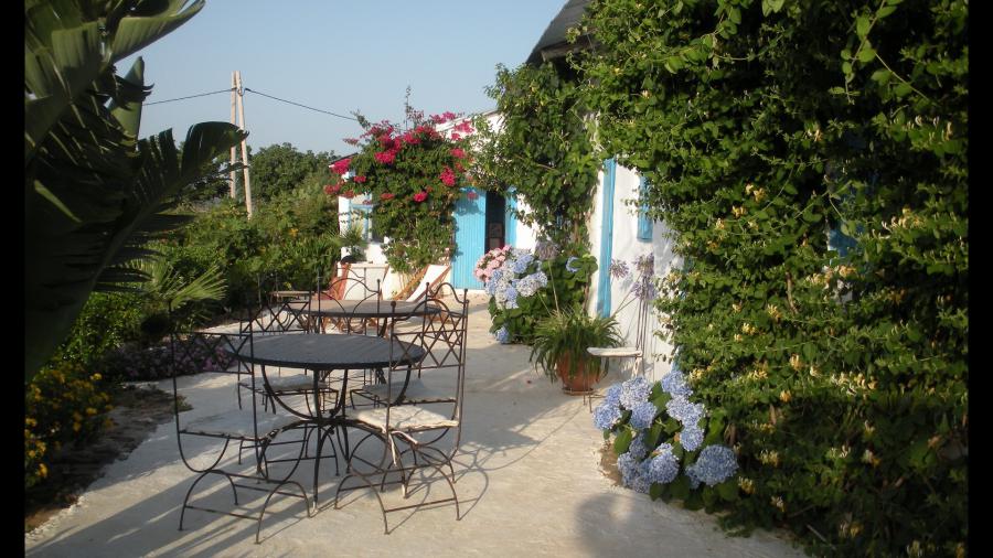 Very nice small farmhouse (6 rooms - 170 sqm) in TANGER