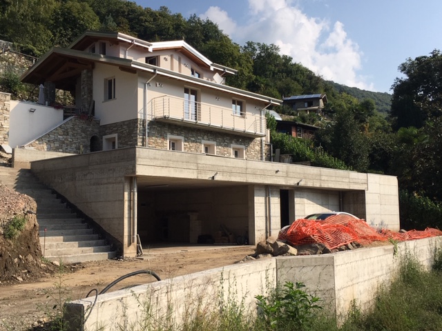 Sehr schöne Villa (7 Zimmer - 2 100 m²) in MACCAGNO CON PINO E VEDDASCA