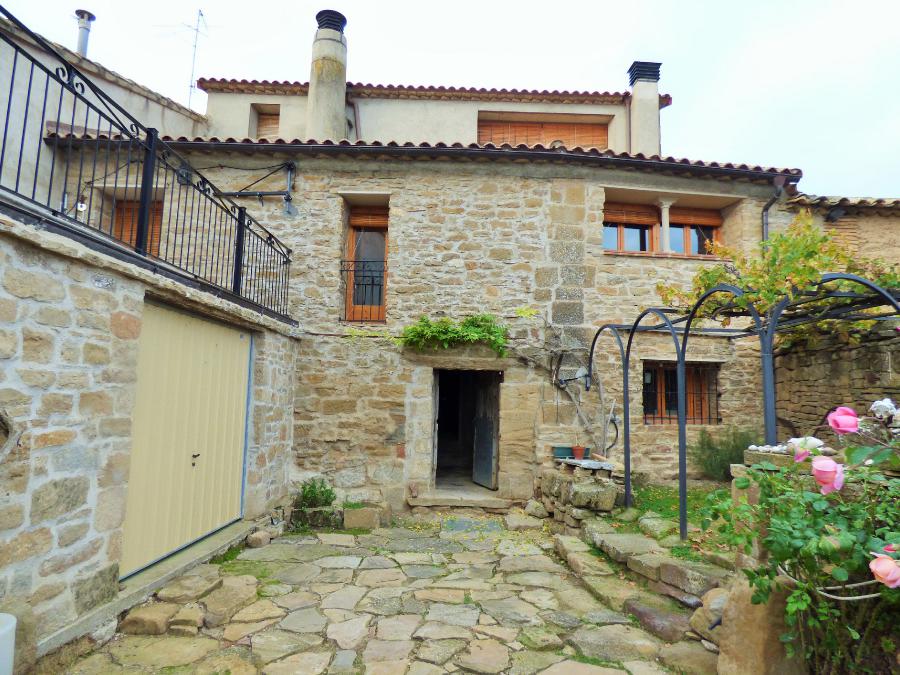 Nice old house (7 rooms - 290 sqm) in SIESO DE HUESCA