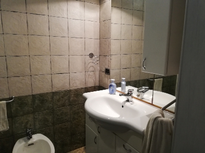Photo 6 - Shower room