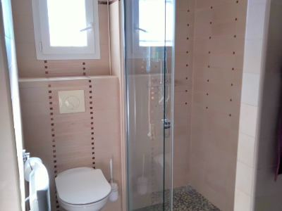 Photo 5 - Shower room